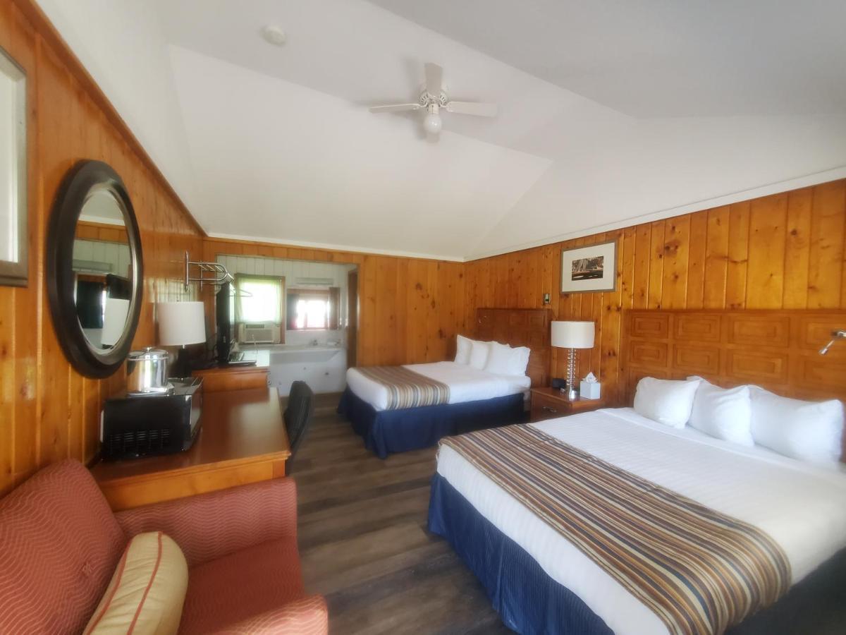 Bayview Lakefront Inn Saint Ignace Dış mekan fotoğraf