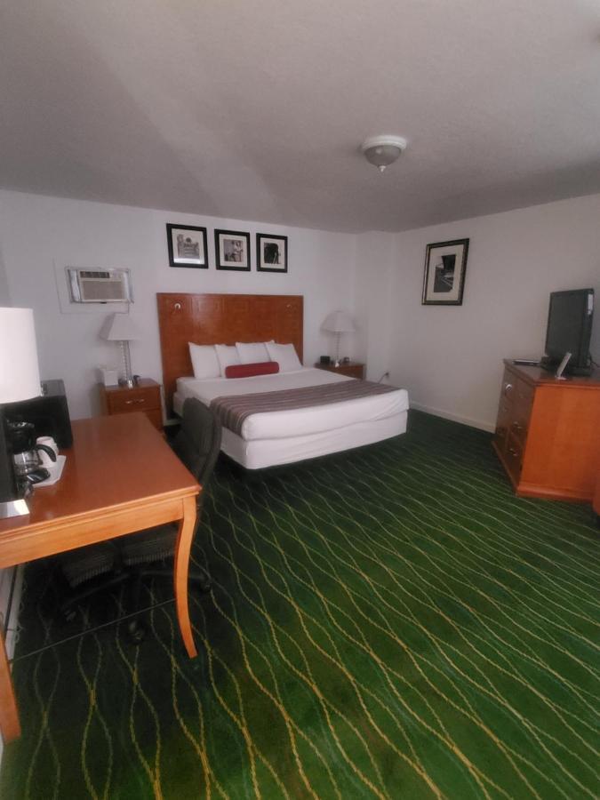 Bayview Lakefront Inn Saint Ignace Dış mekan fotoğraf