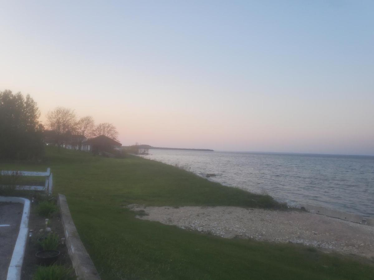 Bayview Lakefront Inn Saint Ignace Dış mekan fotoğraf