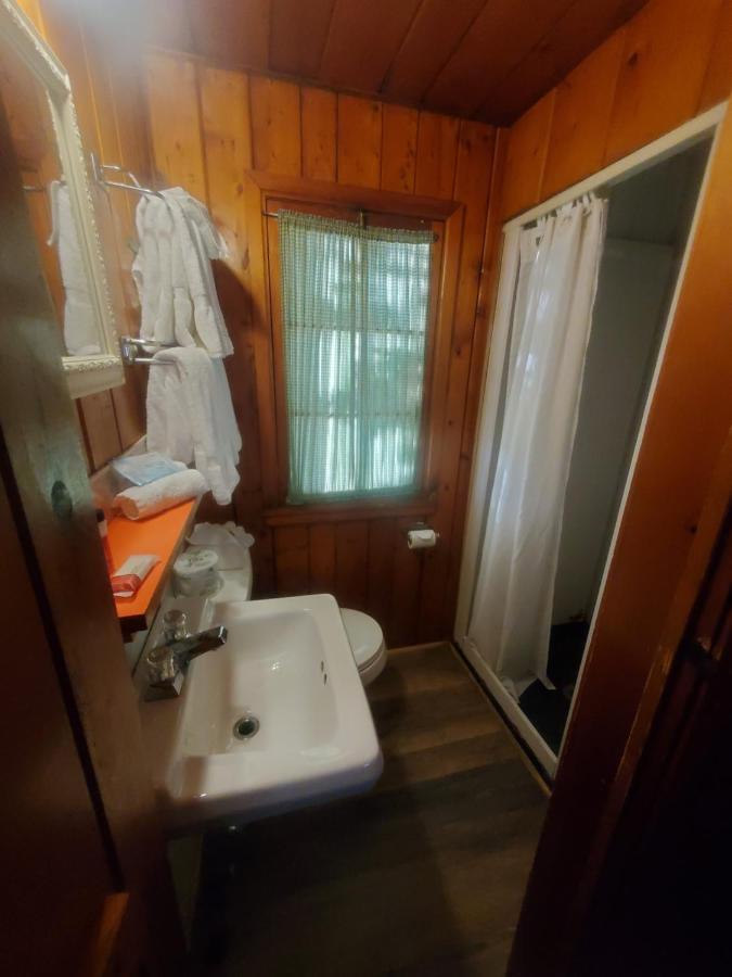 Bayview Lakefront Inn Saint Ignace Dış mekan fotoğraf