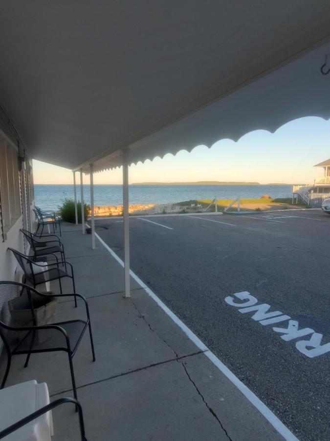Bayview Lakefront Inn Saint Ignace Dış mekan fotoğraf