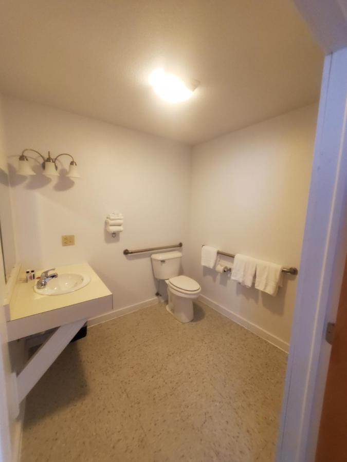 Bayview Lakefront Inn Saint Ignace Dış mekan fotoğraf